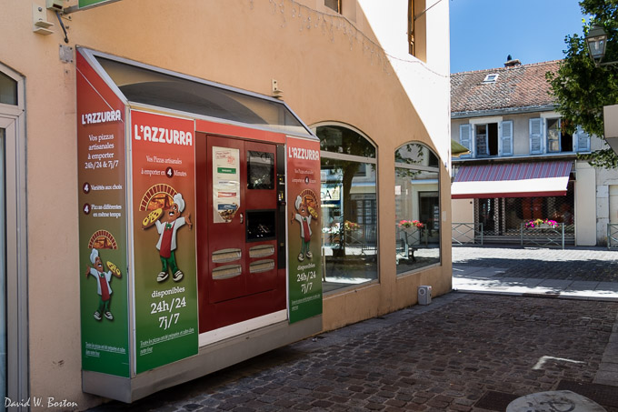 l'Azzurra Restaurant's pizza vending machine